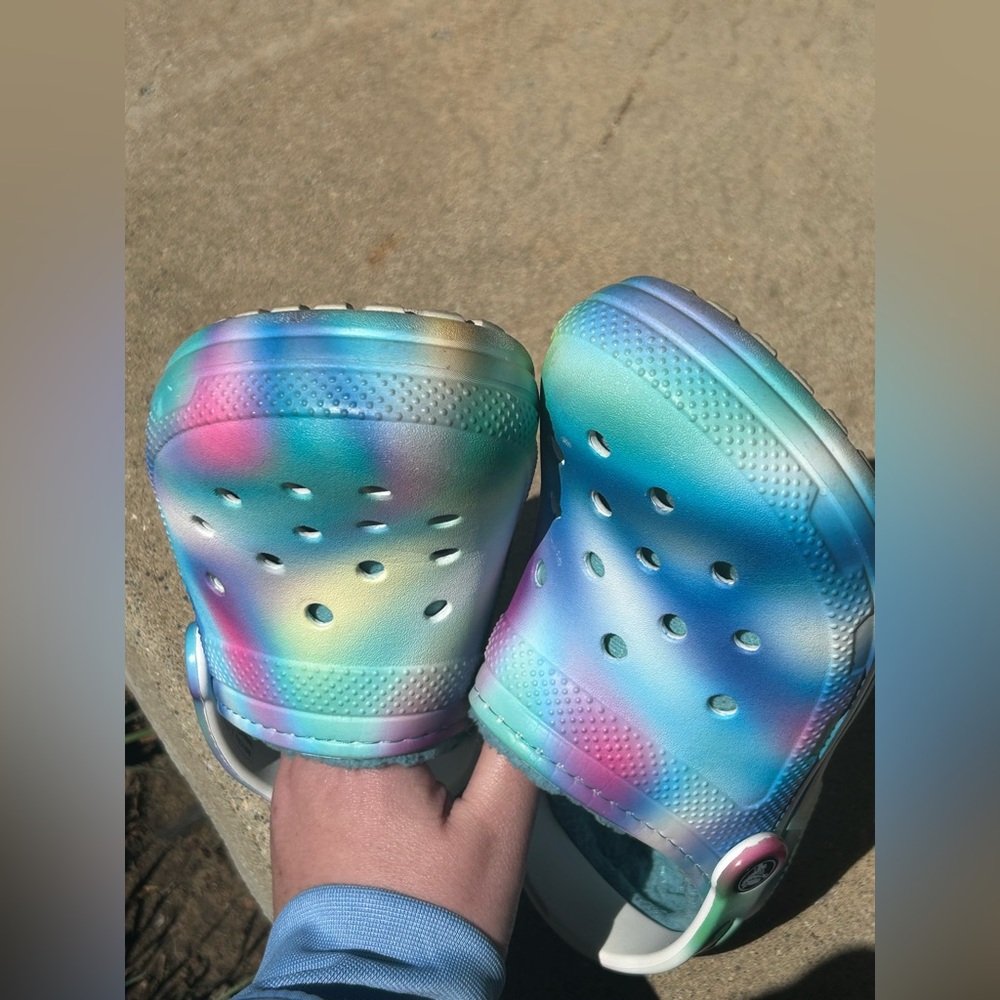 Fleece lined tie dyed crocs size women’s 7 men’s 5 - Picture 4 of 7